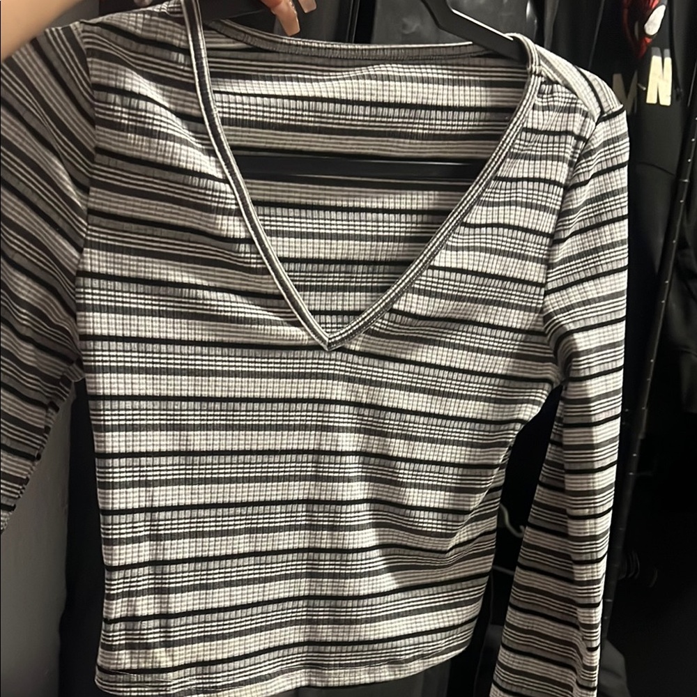 SHEIN Gray and White Ribbed V-Neck Blouse